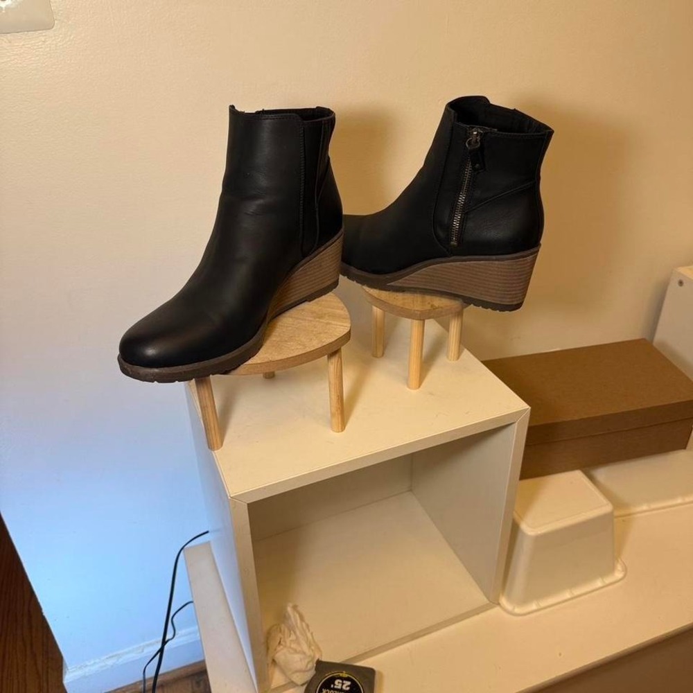 VIONIC WATER PROOF WOMENS BLACK WALKING BOOTS SIZE 9.5. SRP $160 - Picture 4 of 8